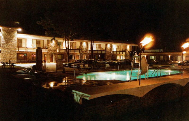 Petoskey Motel (Superior Motel) - Vintage Postcard (newer photo)